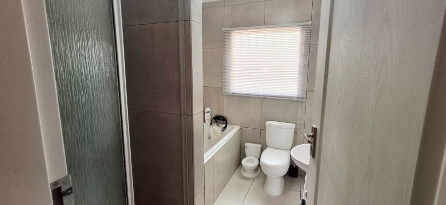 2 Bedroom Property for Sale in Langenhovenpark Free State